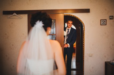 Romantik anlar dışında zevk genç Düğün çifti