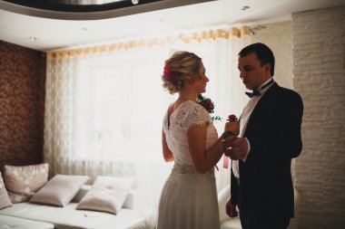 Romantik anlar dışında zevk genç Düğün çifti