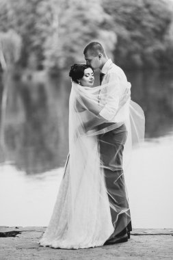 Romantik anlar dışında zevk genç Düğün çifti