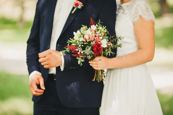 Wedding shot of bride and groom — Stock Photo, Image