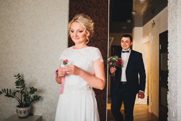 Svatební snímek nevěsty a ženicha — Stock fotografie