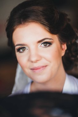 mutlu gelin sabah. Gelin hazırlanıyor.