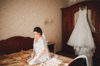 mutlu gelin sabah. Gelin hazırlanıyor.