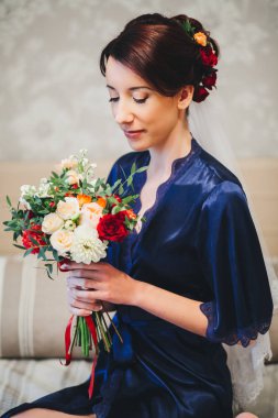 mutlu gelin sabah. Gelin hazırlanıyor.