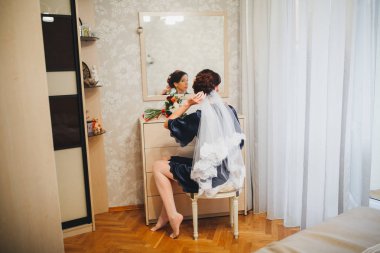 mutlu gelin sabah. Gelin hazırlanıyor.