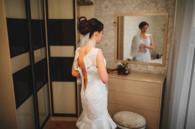 mutlu gelin sabah. Gelin hazırlanıyor.