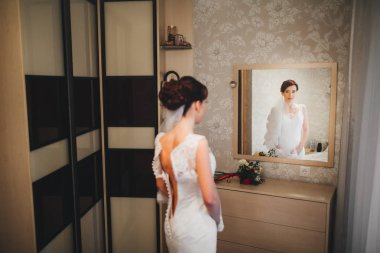 mutlu gelin sabah. Gelin hazırlanıyor.