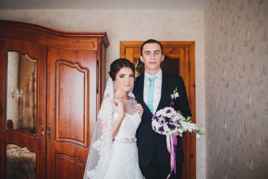 Mutlu gelin ve damat düğünlerinde