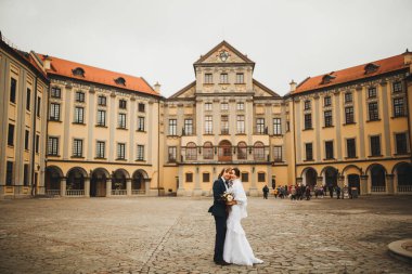 Mutlu gelin ve damat düğünlerinde