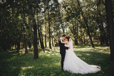Mutlu gelin ve damat düğünlerinde