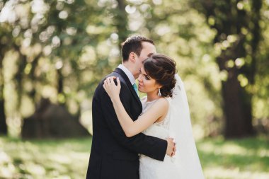 Mutlu gelin ve damat düğünlerinde