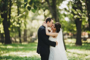 Mutlu gelin ve damat düğünlerinde