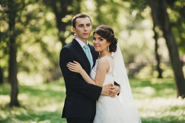 Mutlu gelin ve damat düğünlerinde