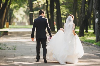 Mutlu gelin ve damat düğünlerinde