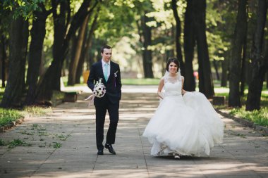 Mutlu gelin ve damat düğünlerinde