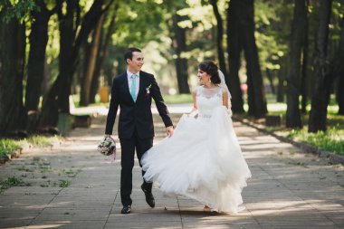 Mutlu gelin ve damat düğünlerinde