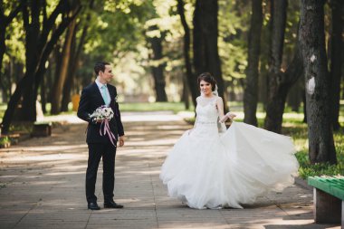 Mutlu gelin ve damat düğünlerinde