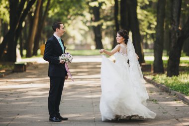 Mutlu gelin ve damat düğünlerinde