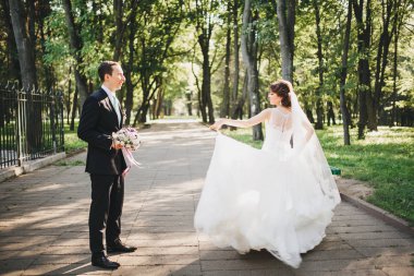 Mutlu gelin ve damat düğünlerinde
