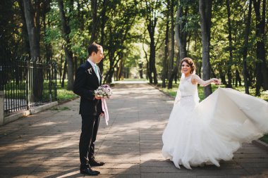 Mutlu gelin ve damat düğünlerinde