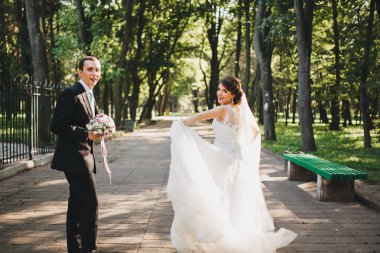 Mutlu gelin ve damat düğünlerinde