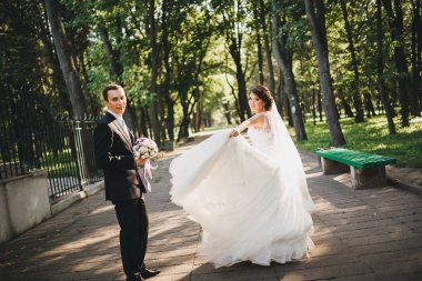 Mutlu gelin ve damat düğünlerinde