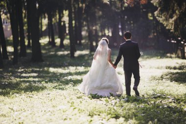 Mutlu gelin ve damat düğünlerinde