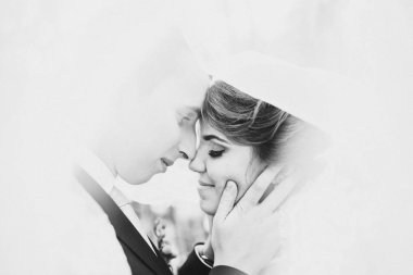 Mutlu gelin ve damat düğünlerinde