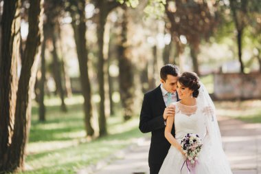 Mutlu gelin ve damat düğünlerinde
