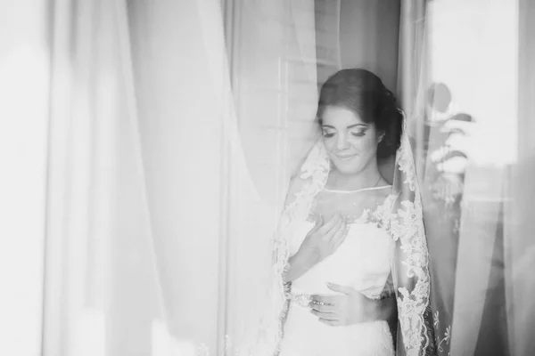 Happy bridal morning. Bride getting ready. — Stock Photo, Image