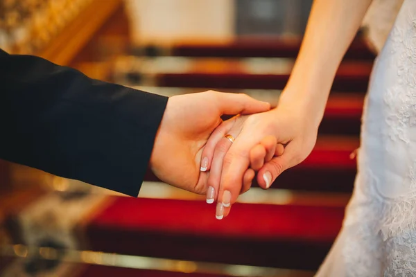 Noiva feliz e noivo em seu casamento — Fotografia de Stock