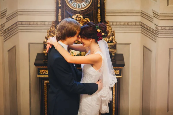 Felice sposa e lo sposo sul loro matrimonio — Foto Stock