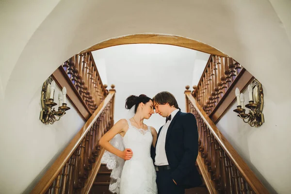 Couple dans mariage la mariée et le marié — Photo