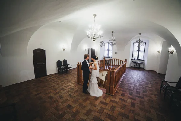 Paar in het huwelijk van de bruid en bruidegom — Stockfoto