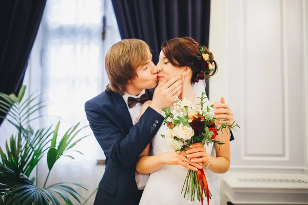 Coppia in matrimonio gli sposi — Foto Stock