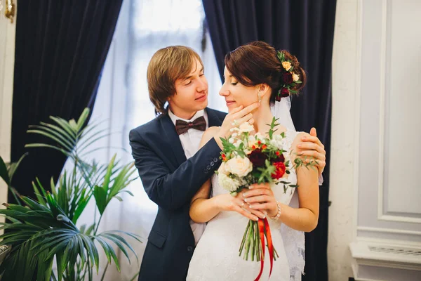 Brautpaar bei der Hochzeit — Stockfoto