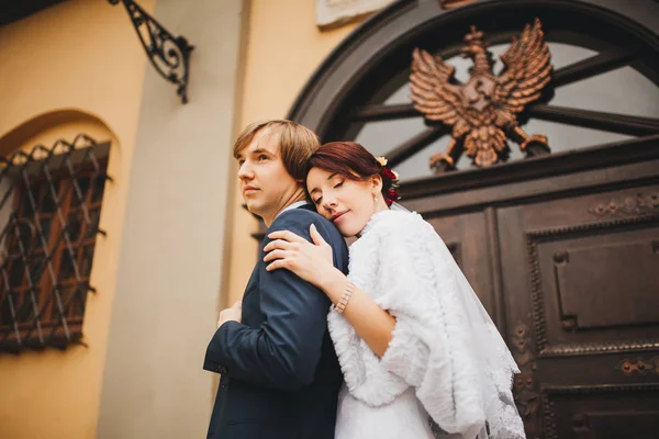 Pár az esküvő, a menyasszony és a vőlegény — Stock Fotó
