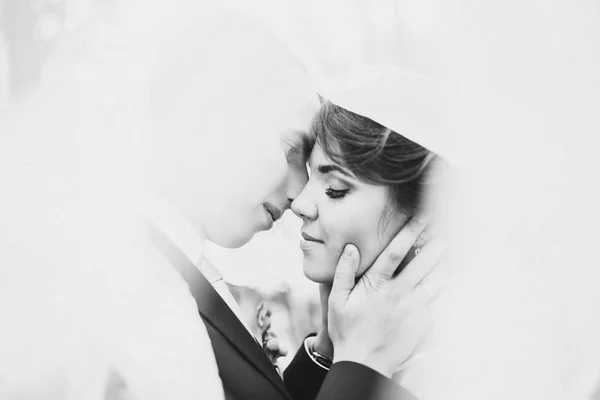 Happy bride and groom on their wedding — Stock Photo, Image