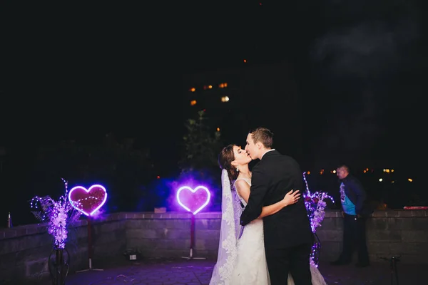 Brautpaar bei der Hochzeit — Stockfoto