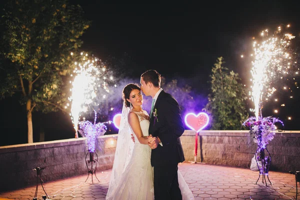 Brautpaar bei der Hochzeit — Stockfoto