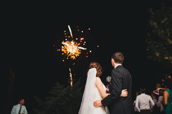 Couple dans mariage la mariée et le marié — Photo