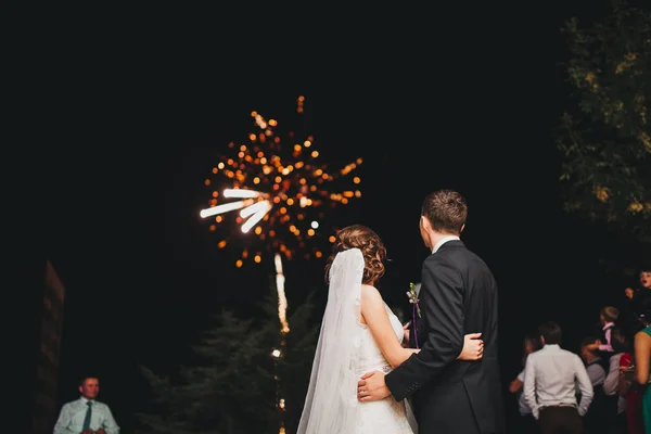 Happy bride and groom on their wedding — Stock Photo, Image