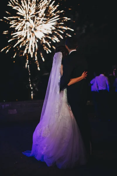 Brautpaar bei der Hochzeit — Stockfoto