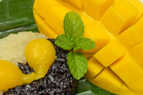 Black and white sticky rice with mango — Stock Photo, Image