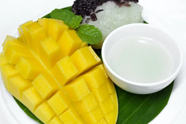 Zwart-wit kleefrijst met mango — Stockfoto