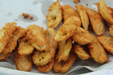 Derin kızarmış muzlu meyve