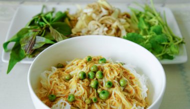 Geleneksel Tayland Mutfağı, pirinç şehriye curry ile yemiş