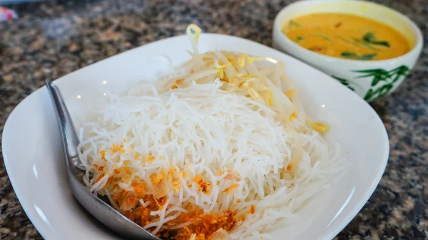 Rice noodle with crab curry — Stock Photo, Image