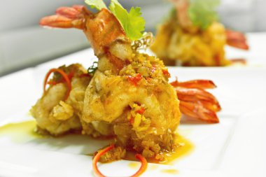 Derin yağda kızartılmış kaplan karides