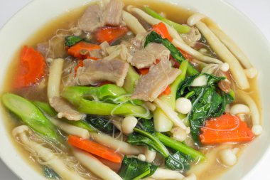 Sayfa dökün vegetavle ile erişte